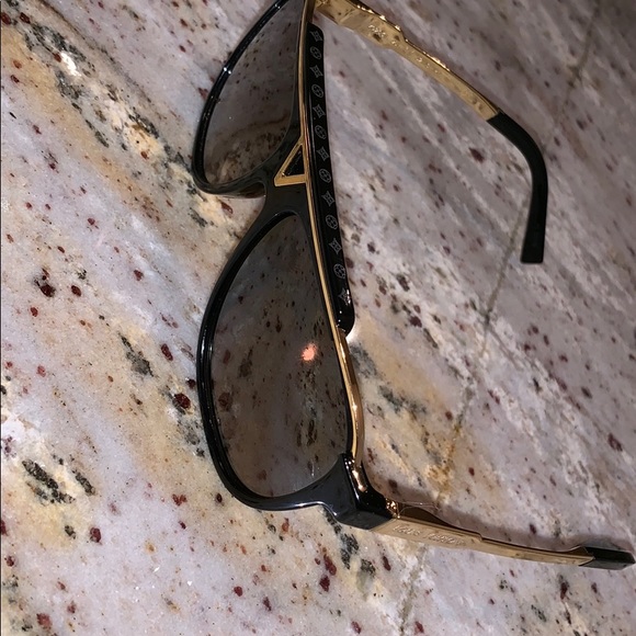 Louis Vuitton Sunglasses - Picture 4 of 4